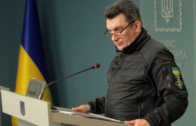 Данилов раскритиковал граждан, которые подают петиции о выезде за границу для мужчин