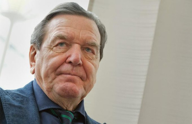 Шредер считает абсурдной идею возвращения Украиной оккупированного Крыма военным путем