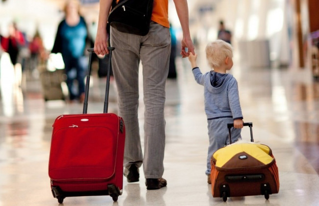 Может ли мужчина, являющийся отцом трех и более детей, выехать за границу без детей: разъяснение ГПСУ