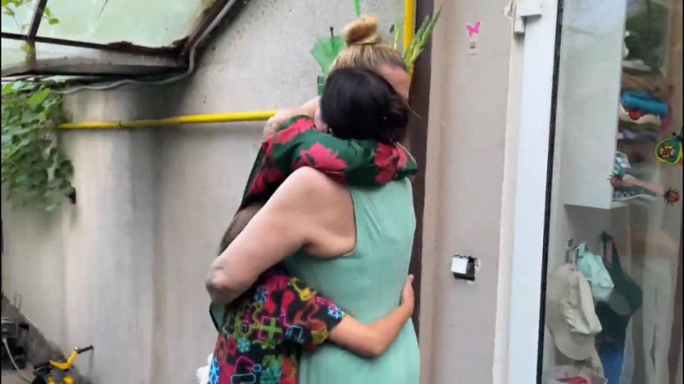 Розплакались від щастя: Тоня Матвієнко розчулила маму й чоловіка несподіваним поверненням в Україну