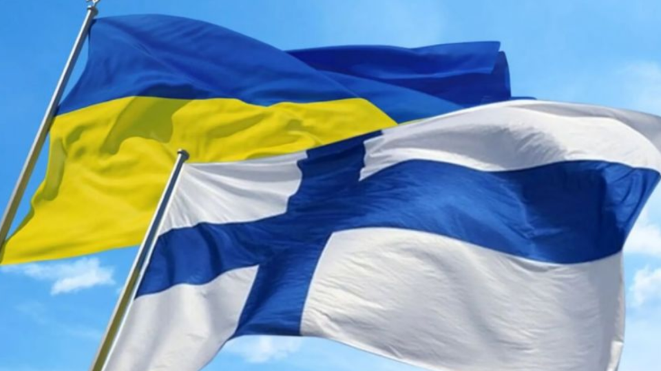Финский город недалеко от границы с РФ будет ежедневно включать гимн Украины