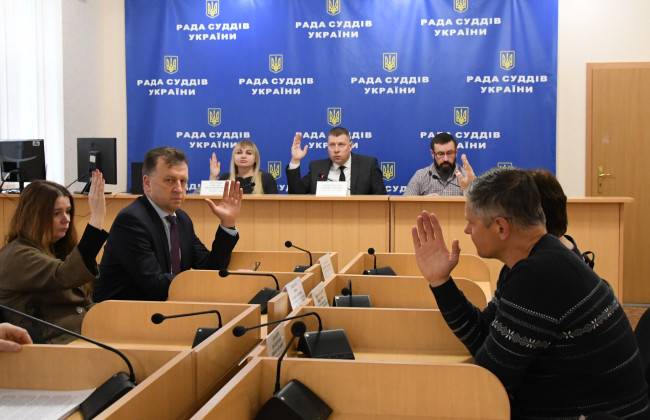 Суд в смартфоне 2.0: Истцы должны дублировать в бумажной форме поданные через Электронный суд документы объемом более 30 страниц, а суды - купят номера, чтобы сбрасывать решения сторонам по Viber