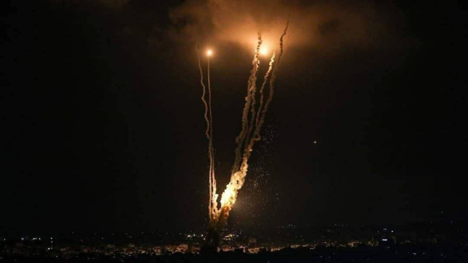 Сектор Газа запустил 350 ракет по Израилю, сработал «Железный купол»: видео