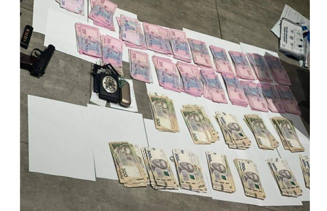 Вплив на податківців за 280 тисяч грн: на Буковині викрито правоохоронця