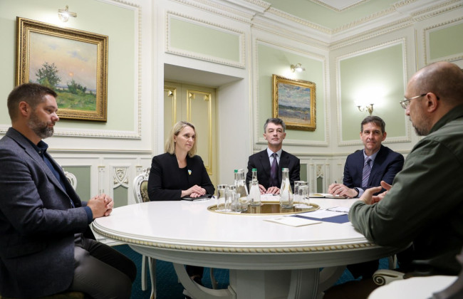 Мінування та обстріли Запорізької АЕС окупантами мають ознаки ядерного тероризму, – Шмигаль