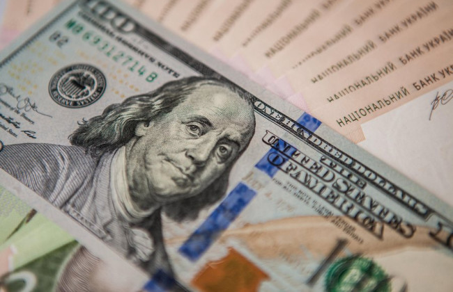 Як зведення з фронту впливають на курс долара, — пояснили у Нацбанку