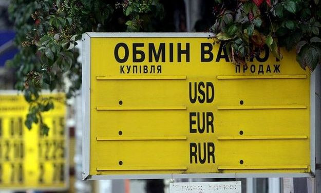 У Нацбанку не виключають, що окремі обмінники можуть занижувати курс купівлі гривні до долара