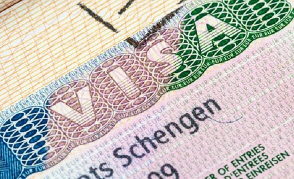 Запрет на выдачу шенгенских виз россиянам: в ОП назвали один из приоритетных пунктов нового пакета санкций ЕС