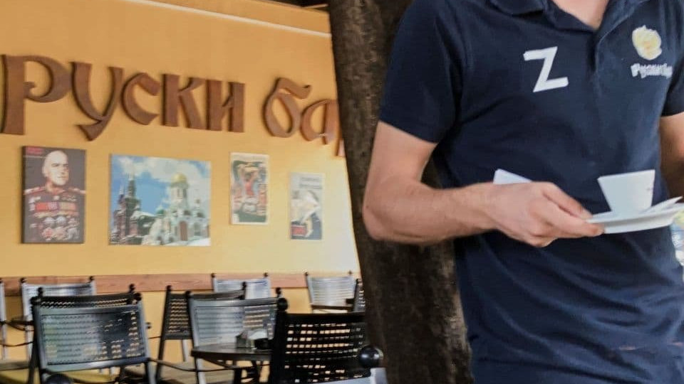 В Черногории официанты кафе носят форму с символом «Z»: посольство Украины направило ноту