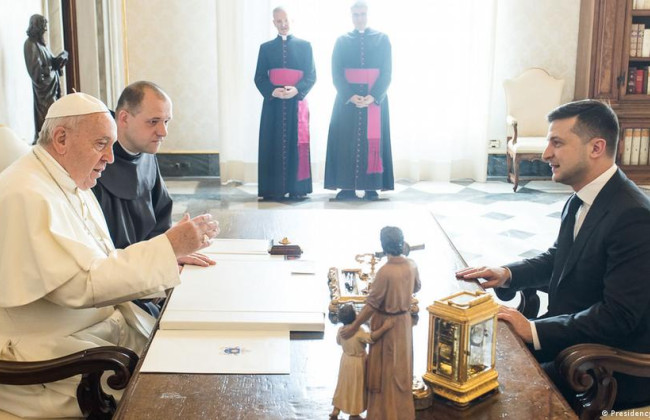 Володимир Зеленський провів телефонну розмову з Папою Римським