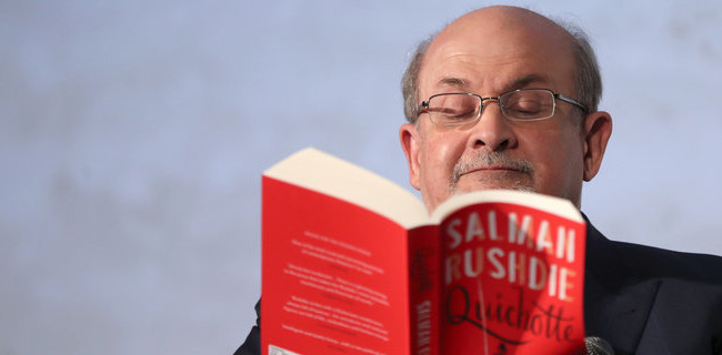 У США вчинено замах на письменника Салмана Рушді: раніше за його вбивство обіцяли винагороду