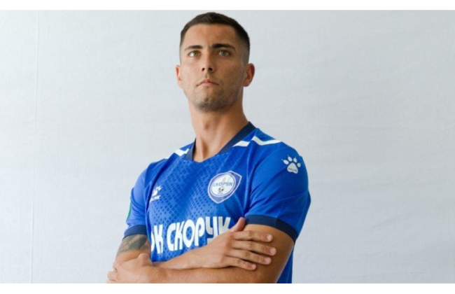 Сменил бутсы на берцы: украинский футболист приостановил карьеру и присоединился к ВСУ