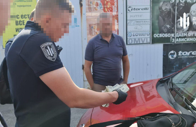 Ежедневно зарабатывали 2 млн грн: в Запорожской области разоблачили коррупционную схему чиновников при пересечении линии разграничения