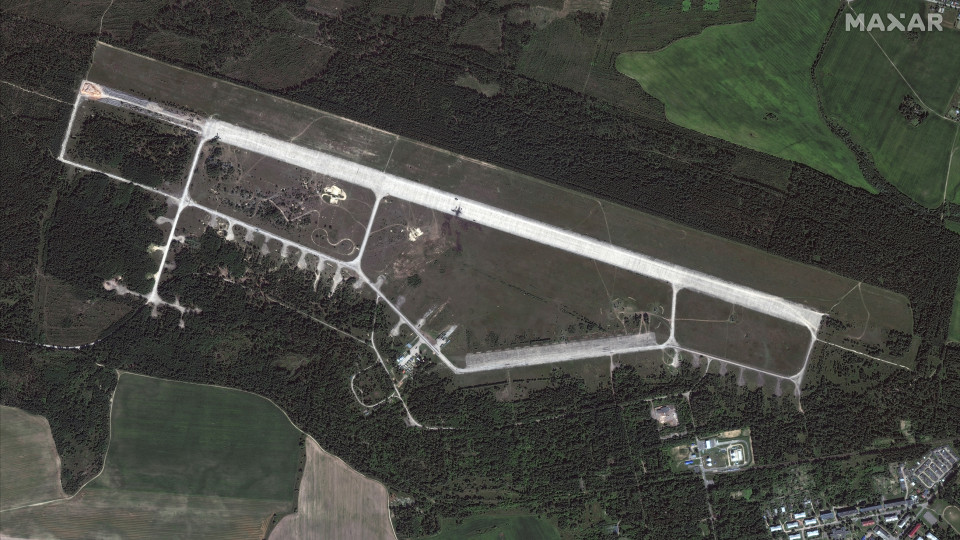 Что горело в Беларуси: Maxar опубликовал новые снимки аэродрома «Зябровка»