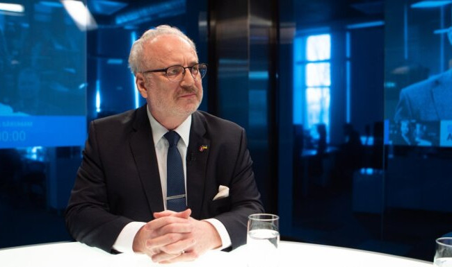 Латвія може переглянути вже видані посвідки на проживання та візи та анулювати їх тим, хто підтримує російську агресію