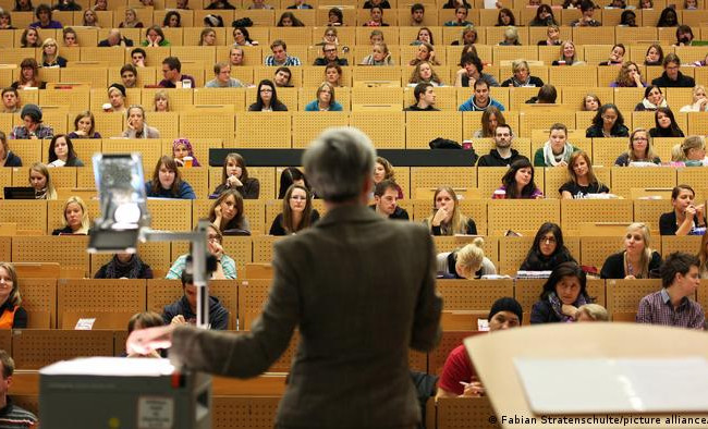 Очная или смешанная учеба в ВУЗе: в Минздраве объяснили, что будет учитываться во внимание