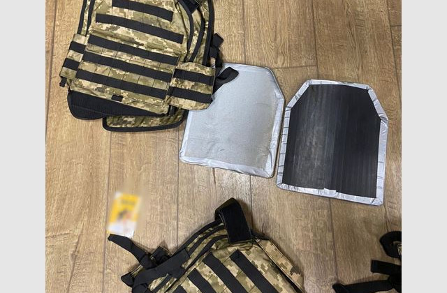 Протиправний продаж бронежилетів і тепловізорів: з магазинів на Черкащині та Миколаївщині вилучили товари на 5 млн грн