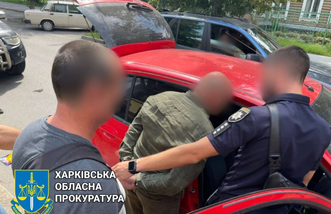 Обіцяли вплинути на суддю ​за 12000 доларів: на Харківщині затримано двох чоловіків