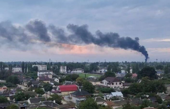 У Зеленського прокоментували вибухи в Криму: Демілітаризація у дії