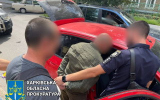 Обіцяли вплинути на суддю ​за 12000 доларів: на Харківщині затримано двох чоловіків