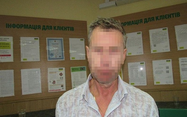 В Киеве мошенник загримировался под другого человека, чтобы снять миллионы с банковского счета