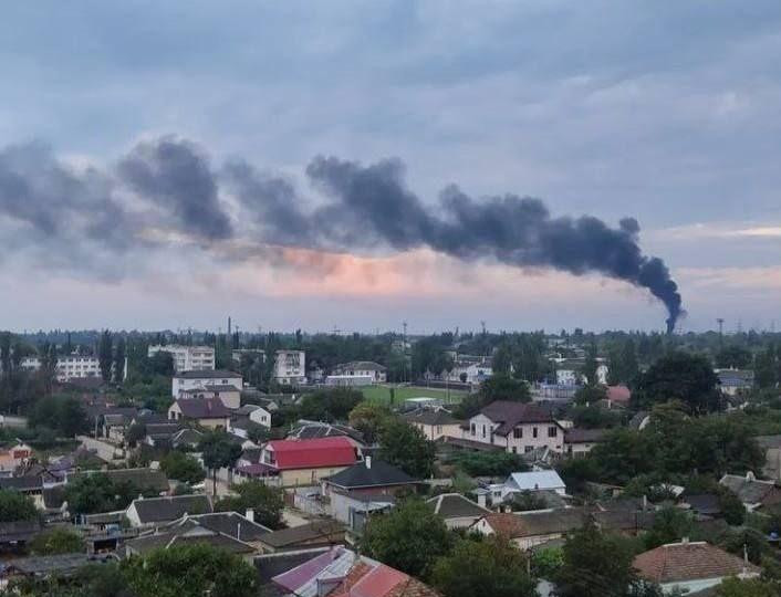 У Зеленського прокоментували вибухи в Криму: Демілітаризація у дії