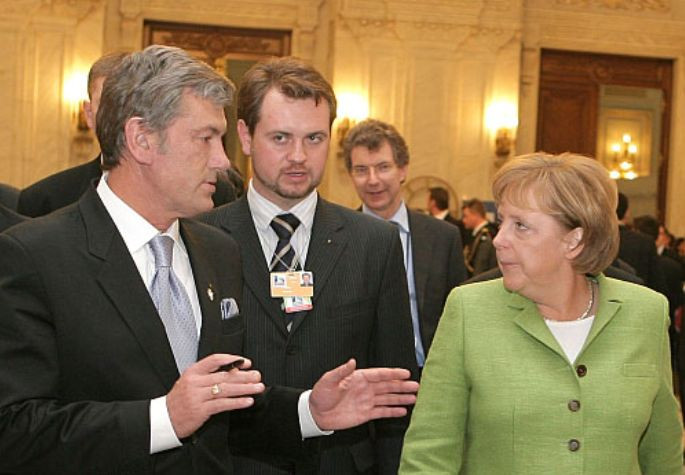 Вопрос ПДЧ: сообщили о странной реакции Меркель на слова Ющенко на саммите НАТО-2008