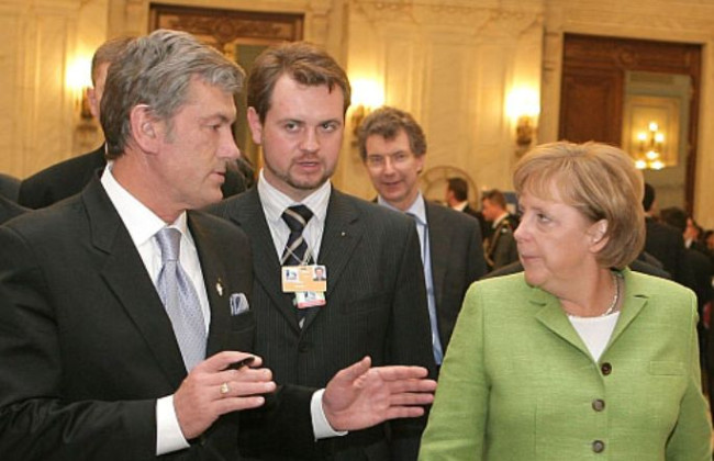 Вопрос ПДЧ: сообщили о странной реакции Меркель на слова Ющенко на саммите НАТО-2008