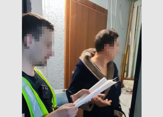 У Києві адвоката та брокера викрили у незаконному продажі квартири за 230 тисяч доларів США