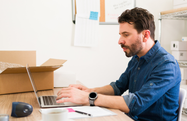 Открытие собственного дела: Минцифры собрало подборку госуслуг на Гиде для помощи украинцам