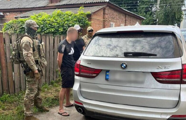 Супроводжував колони техніки окупантів по Сумщині в напрямку Києва: місцевого жителя підозрюють у держзраді