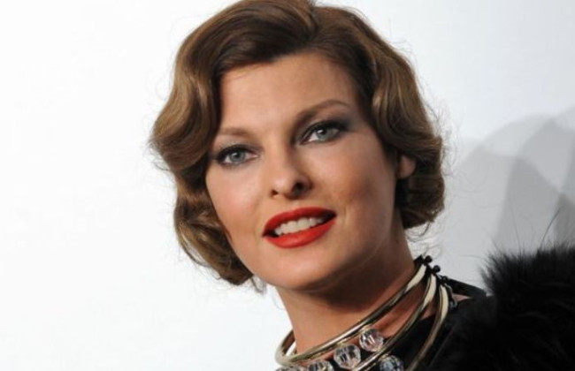 Супермодель Лінда Євангеліста з’явилася на обкладинці Vogue після косметичної процедури, що її «знівечила»