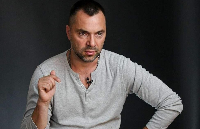 Арестович объяснил, почему западные страны снизили поставку вооружения в Украину