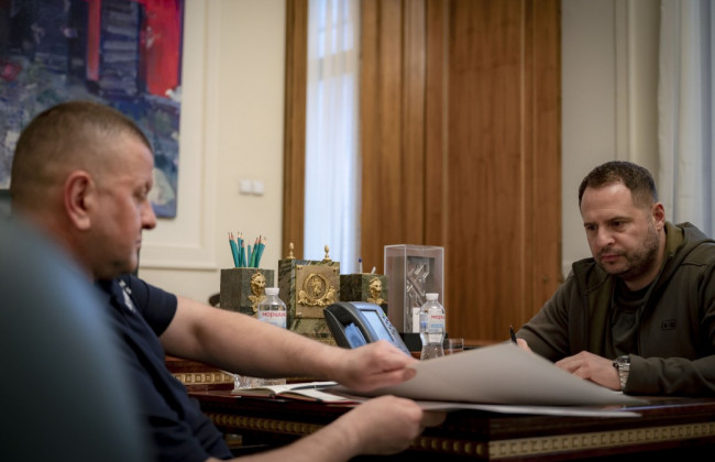 Залужный и Ермак провели разговор с начальником штаба обороны и советником премьера Британии