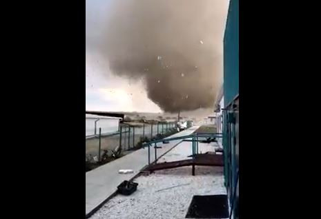 На Сакський район Криму обрушився потужний смерч: відео