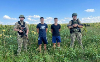 Переховувалися у соняшниках: на Одещині троє чоловіків намагалися перетнути кордон