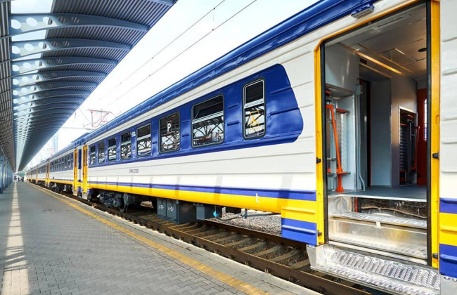 Через посилену комендантську годину «Укрзалізниця» скасовує приміські та регіональні рейси з/до Харкова