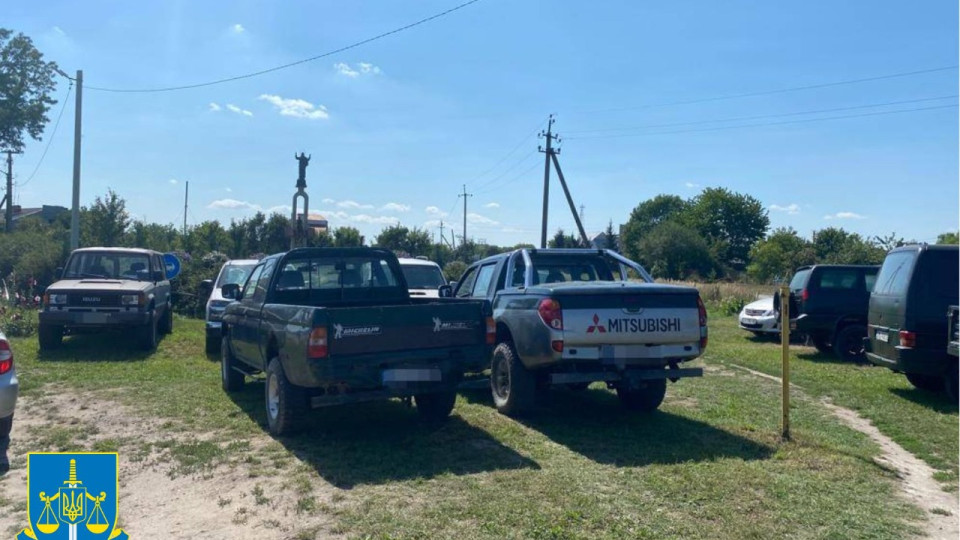 Намагався продати автомобілі, ввезені для потреб ЗСУ: на Львівщині викрили керівника благодійного фонду