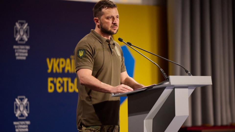 Зеленский: Сейчас около миллиона человек защищают Украину