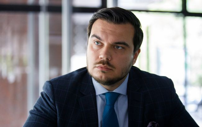 Глава Комитета Рады по экономической политике после кейса с флешмобом ко Дню независимости предложил легализовать порно и собирать налоги