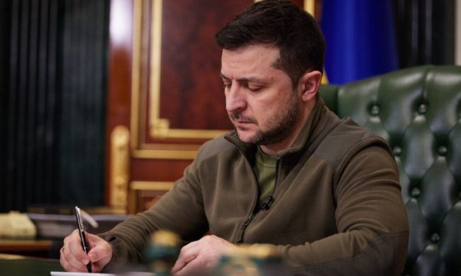 Зеленский подписал закон, которым уменьшается минимальный размер уставного капитала акционерного общества и разрешается акционерам иметь помощников