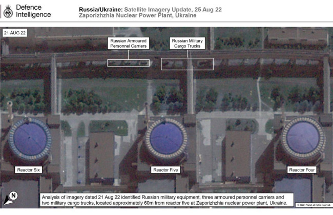 Оккупанты размещают военную технику в 60 метрах от реактора на ЗАЭС, — британская разведка