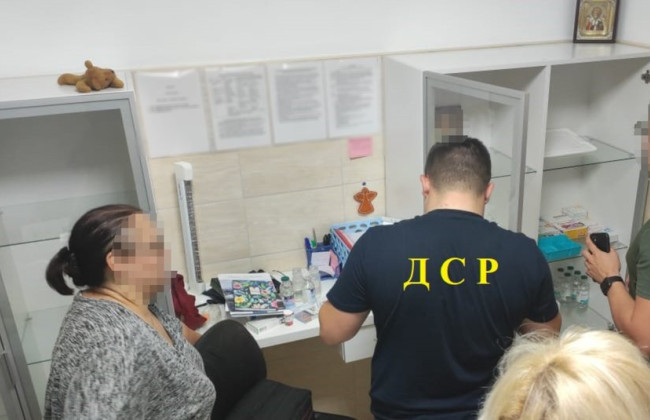 Зв’язували, забирали телефони, не давали бачитися з рідними: закарпатці насильно утримували людей у незаконному реабілітаційному центрі