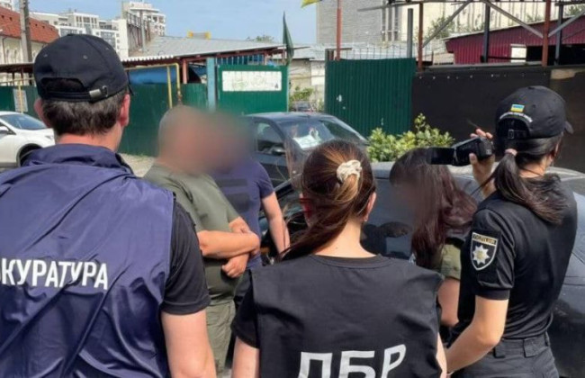 Затримано майора поліції, який вимагав 120 000 гривень за звільнення від кримінальної відповідальності