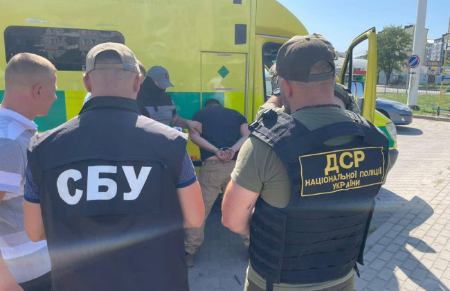 Продавали гумпомощь: на Прикарпатье задержали работников благотворительной организации