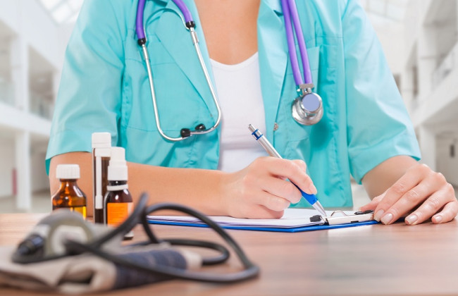 Кабмин планирует закрепить в договорах о госфинансировании больниц зарплату врачей не менее 20 тысяч гривен