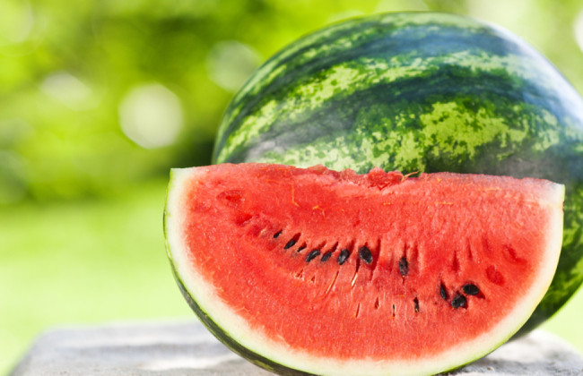 На аукціоні продали херсонський кавун за 2 тисячі гривень: кошти віддали ЗСУ