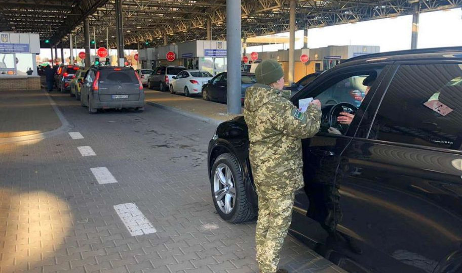 Чоловікам дозволять виїжджати за кордон під заставу: як працюватиме програма єВідрядження