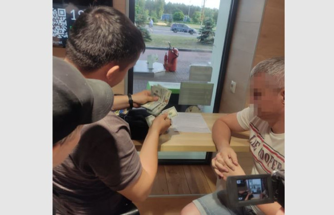 Доцент кафедри столичного вишу організував схему переправлення чоловіків через кордон під виглядом «польських студентів»