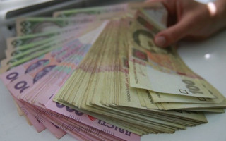 Привласнила майже 2 млн грн: у Львові підозрюють працівницю банку